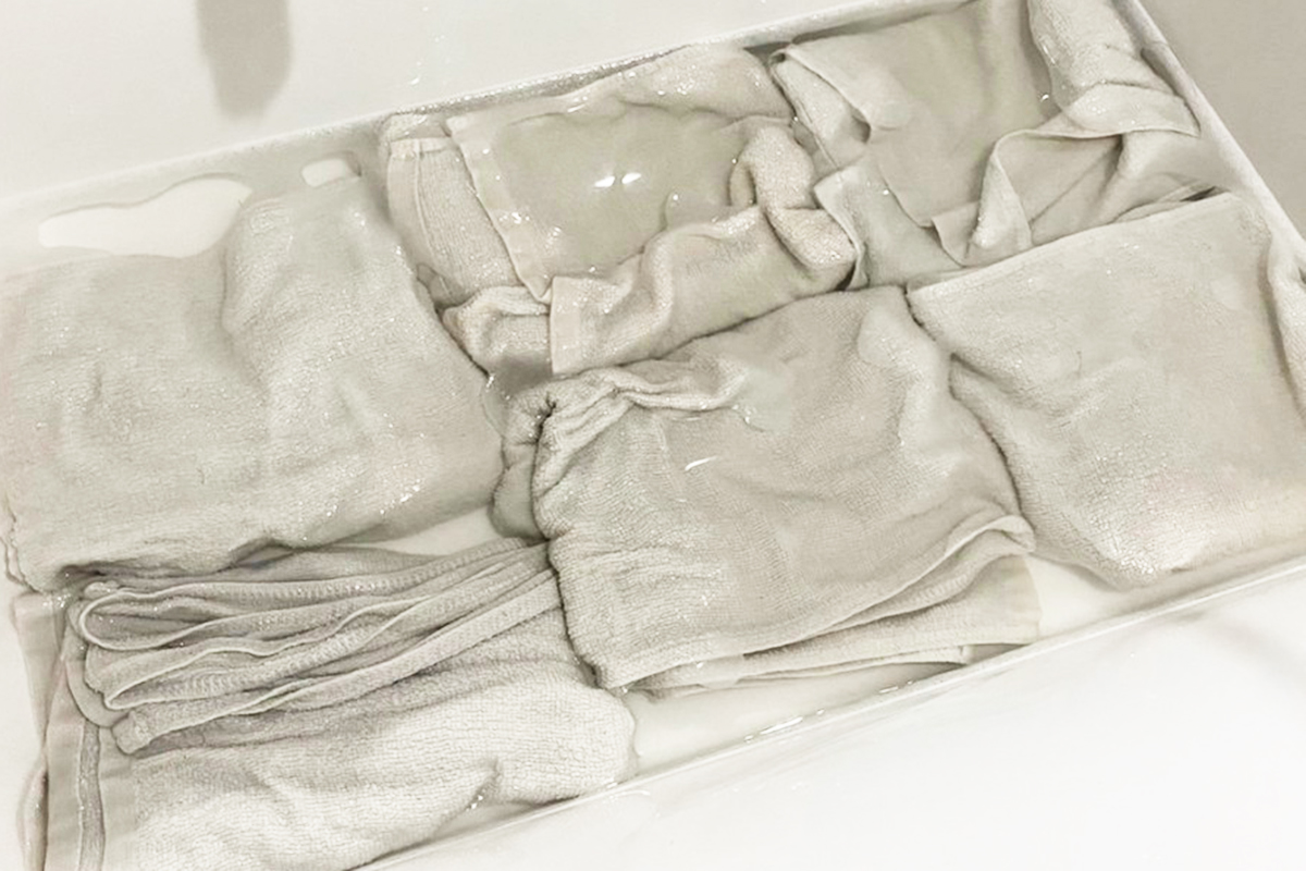 汚れた部分に直接添付